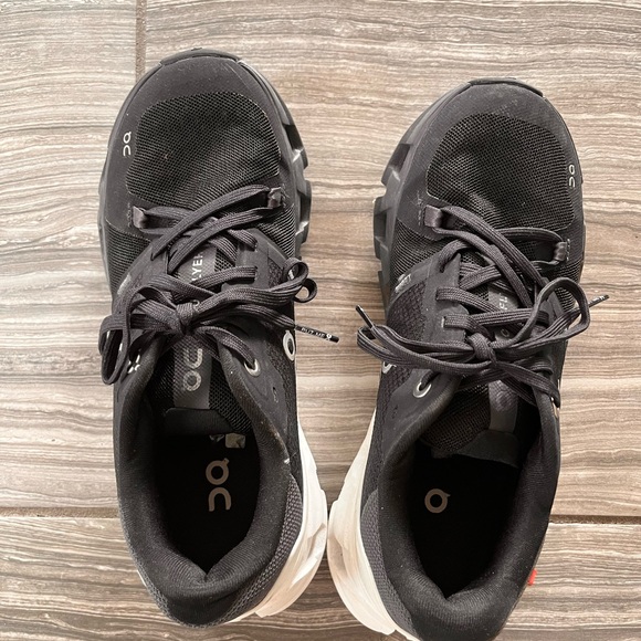 Women’s On Cloudflyer 4 Road Runners - Picture 3 of 3